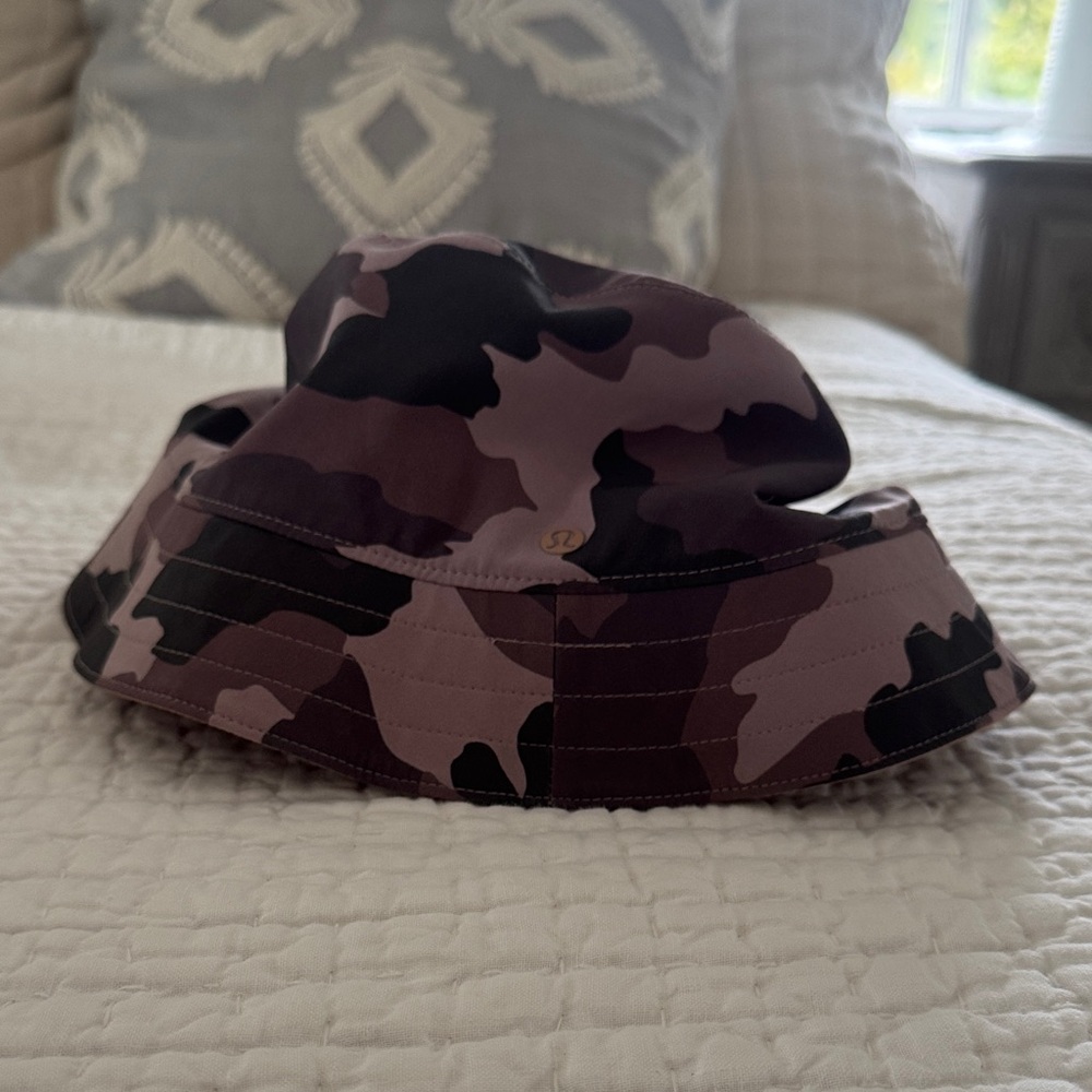 lululemon athletica Camouflage Bucket Hat - Black and Pink